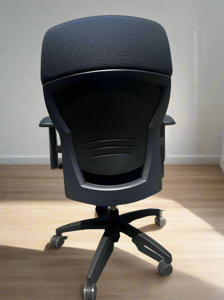 Teknion Savera Synchro-Tilt Chair