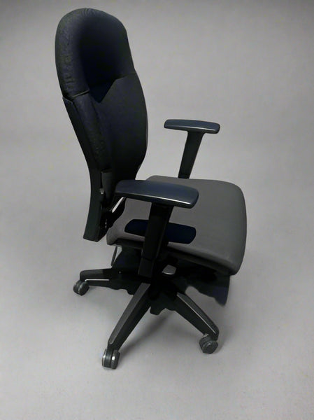 Teknion Savera Synchro-Tilt Chair