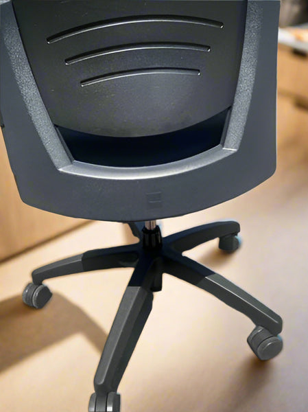 Teknion Savera Synchro-Tilt Chair