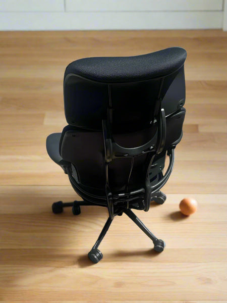 Humanscale Freedom Chair Like New