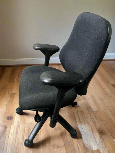 New Bodybilt Chair