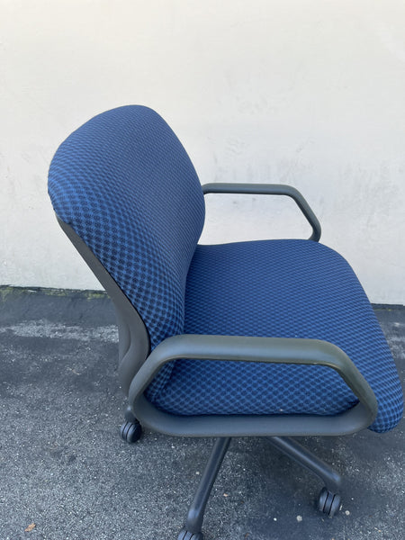 Steelcase 454 Chair