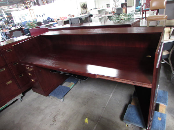 U-Shaped Wood Reception Desk for Lobby