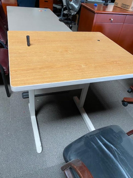 Watson Manually Adjusting Sit/Stand Desk